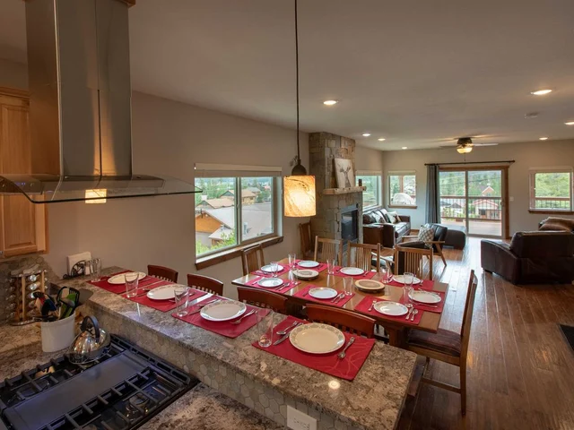 Amazing View! Sauna 1 Block to Downtown 5BR Sleeps16 with 2 King Suites Game Rm #25