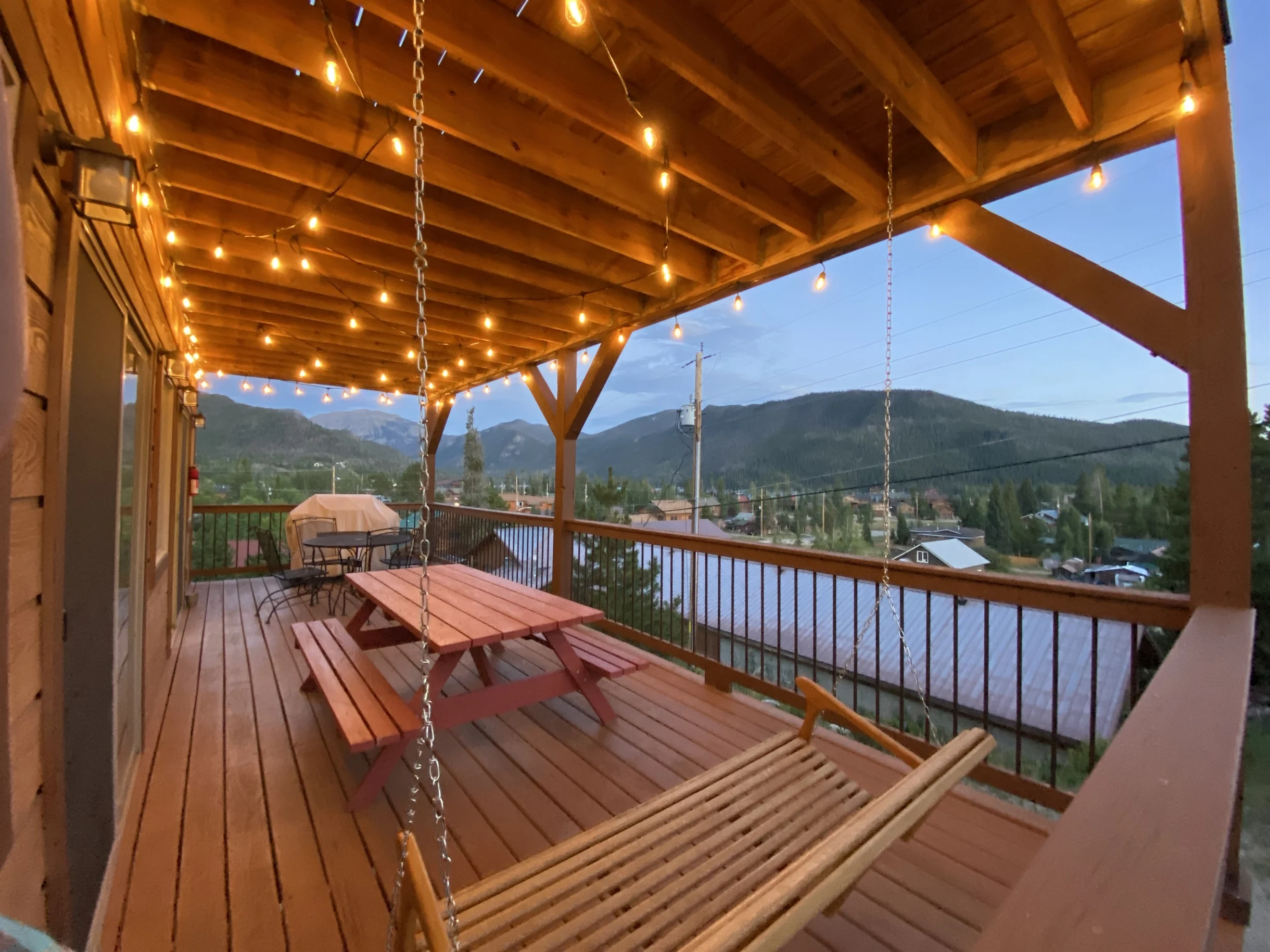Amazing View! Sauna 1 Block to Downtown 5BR Sleeps16 with 2 King Suites Game Rm #42