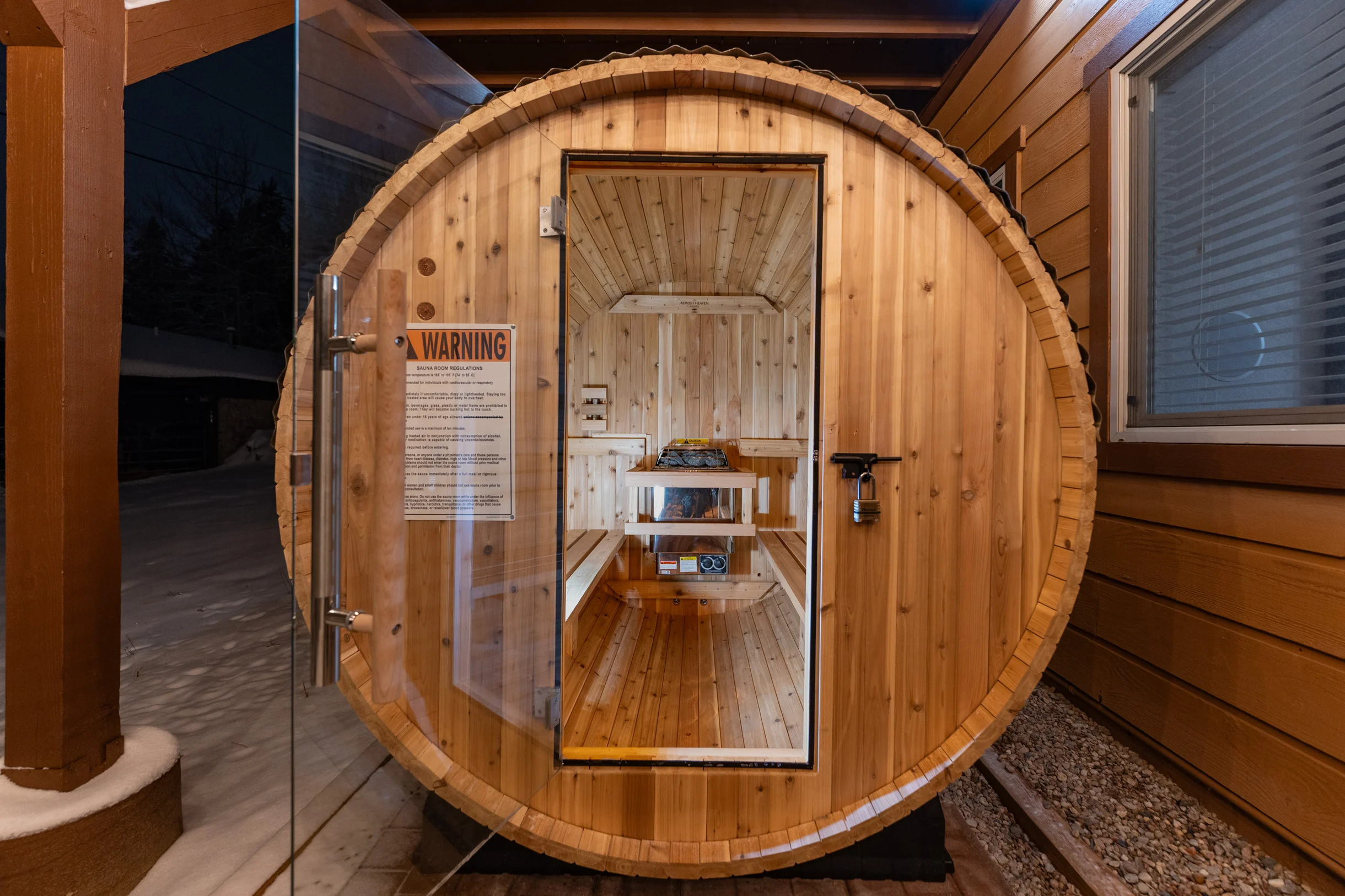 Amazing View! Sauna 1 Block to Downtown 5BR Sleeps16 with 2 King Suites Game Rm #45