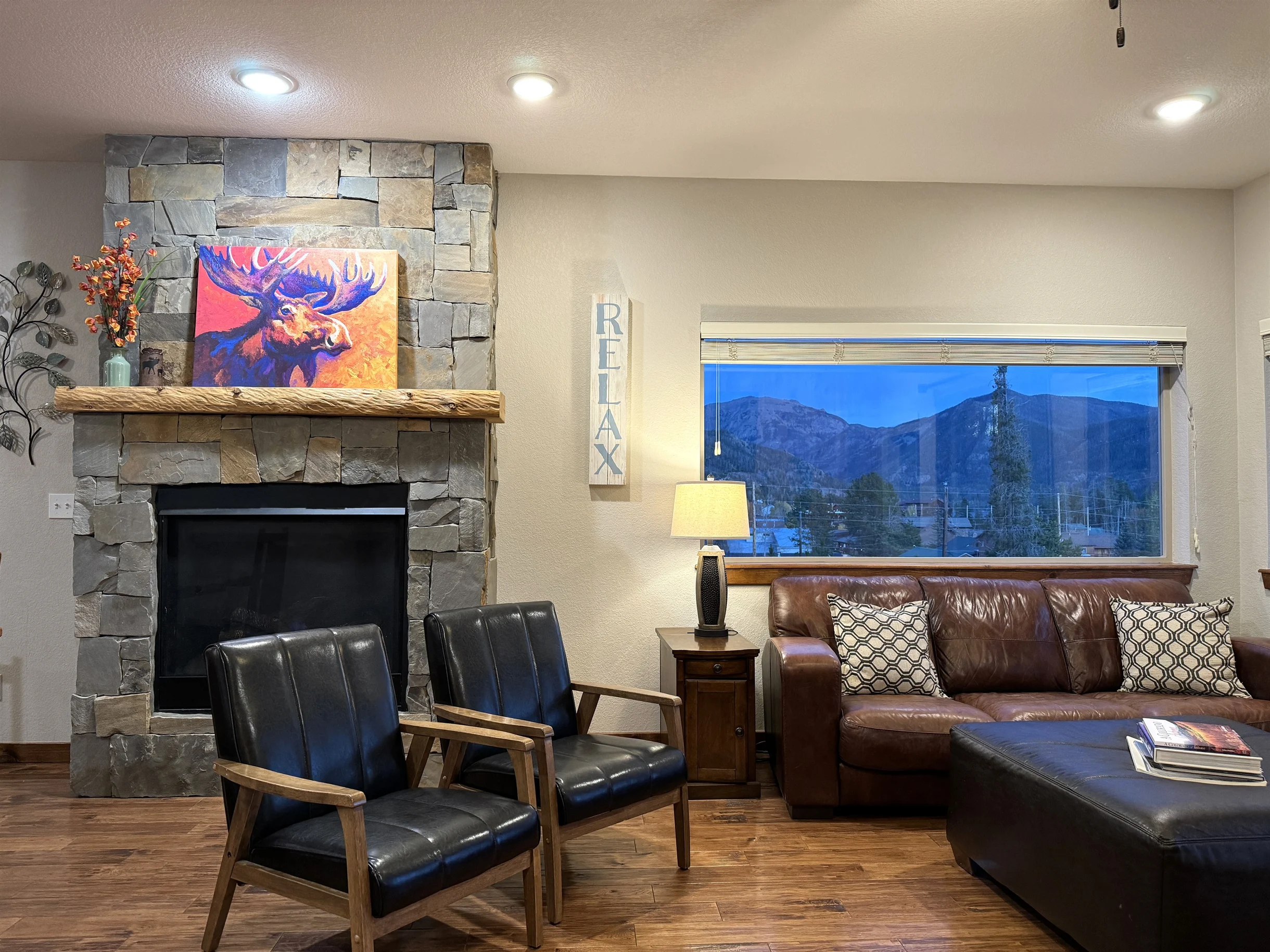 Amazing View! Sauna 1 Block to Downtown 5BR Sleeps16 with 2 King Suites Game Rm #24