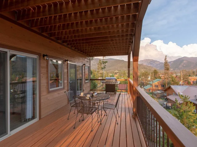 Amazing View! Sauna 1 Block to Downtown 5BR Sleeps16 with 2 King Suites Game Rm #46