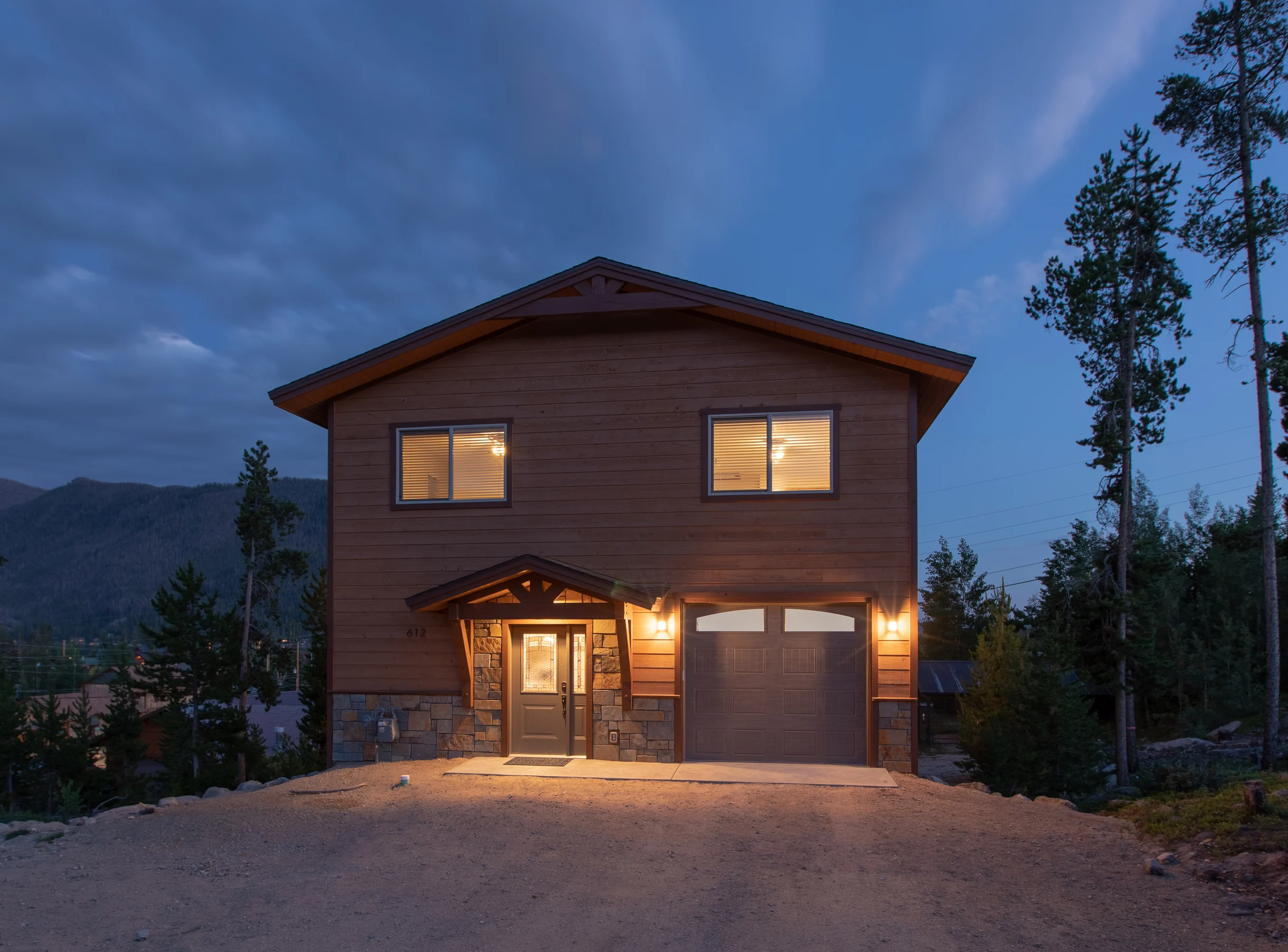 Amazing View! Sauna 1 Block to Downtown 5BR Sleeps16 with 2 King Suites Game Rm #13