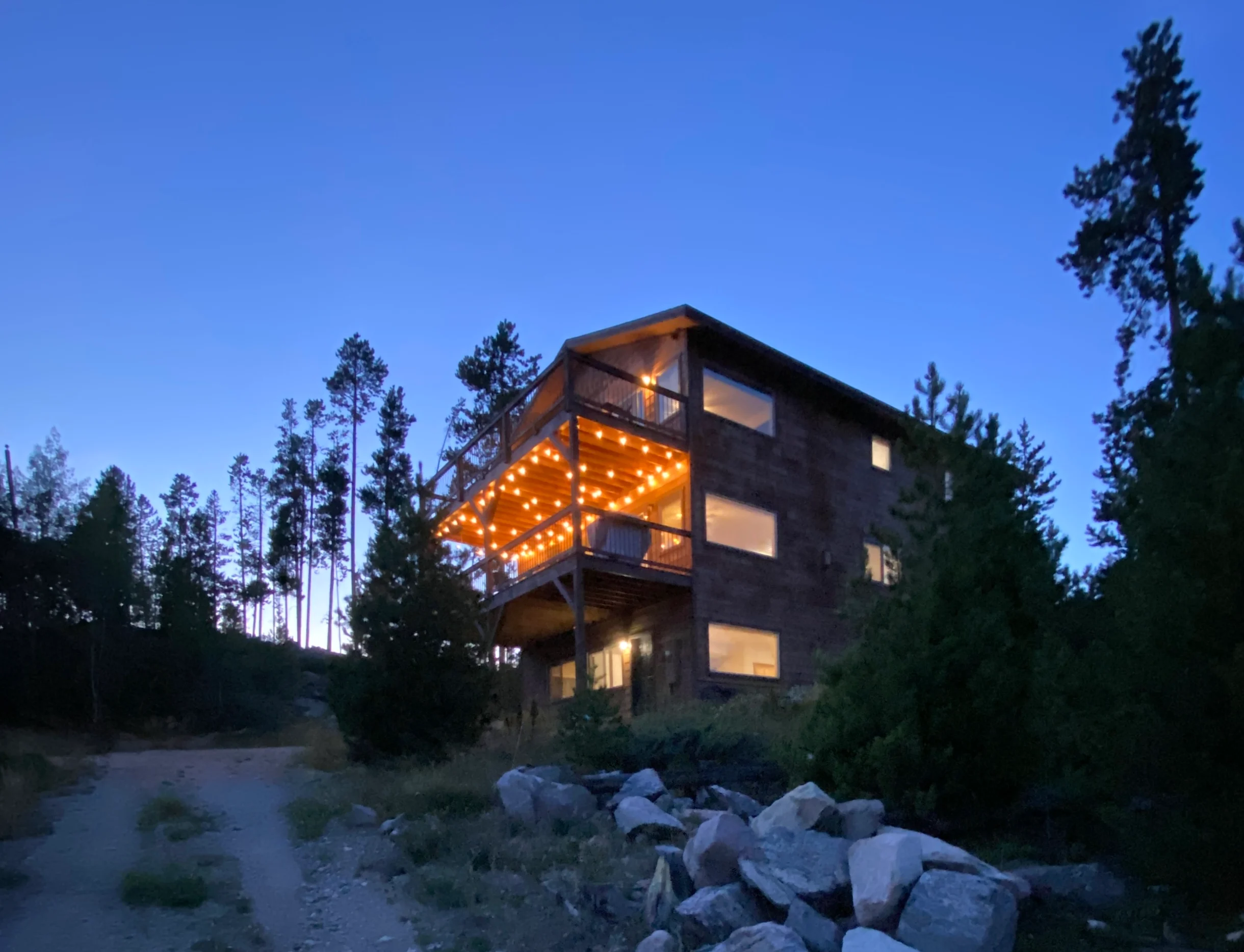 Amazing View! Sauna 1 Block to Downtown 5BR Sleeps16 with 2 King Suites Game Rm #11