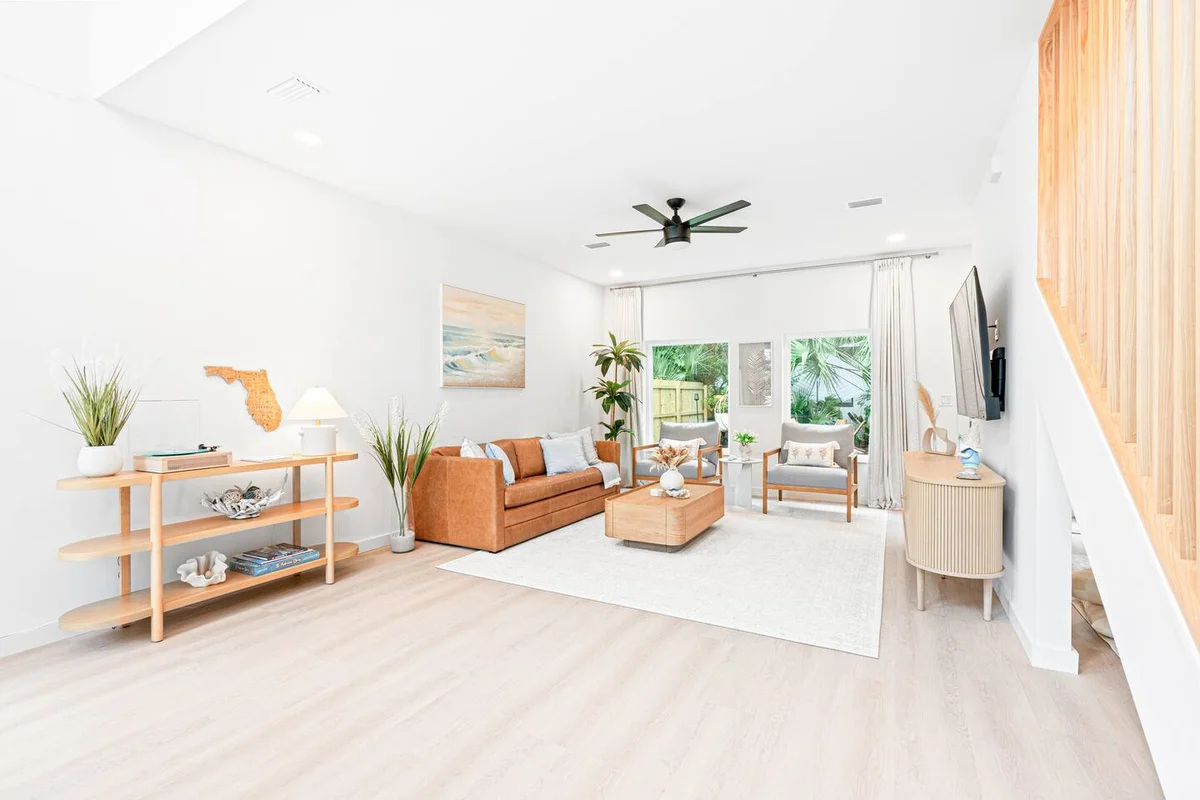 La Costa — A Modern Coastal Retreat with a Putting Green #46
