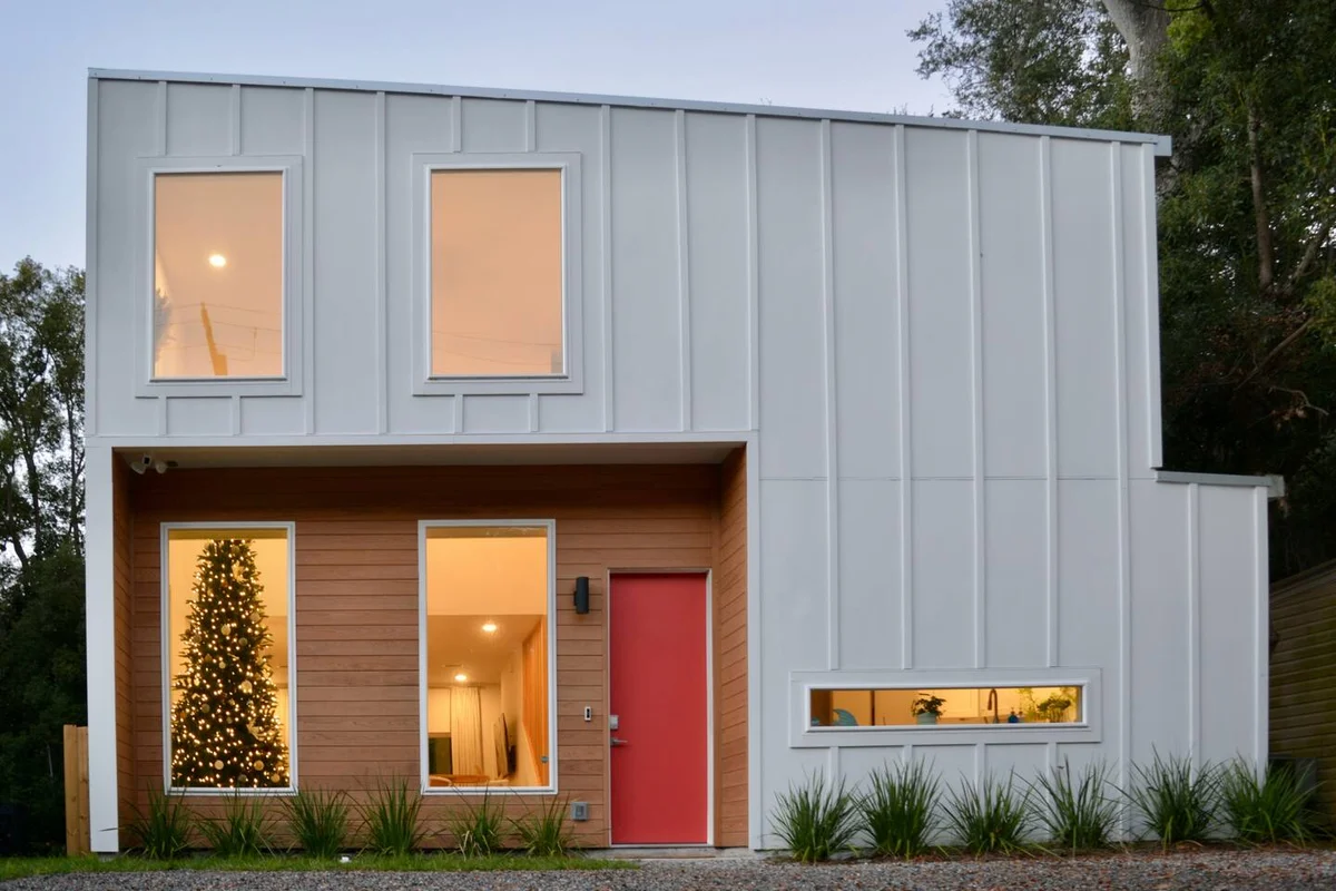 La Costa — A Modern Coastal Retreat with a Putting Green #57