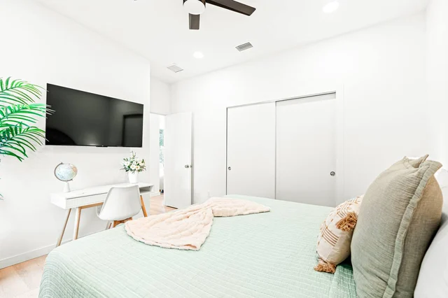 BEDROOM image 1