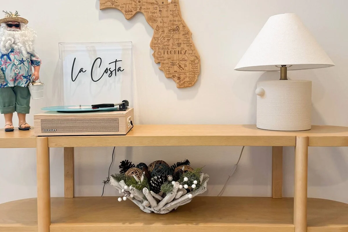 La Costa — A Modern Coastal Retreat with a Putting Green #53