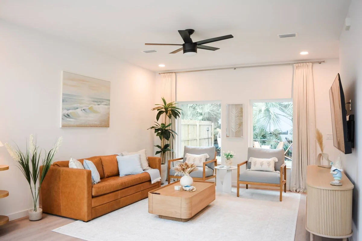 La Costa — A Modern Coastal Retreat with a Putting Green #34