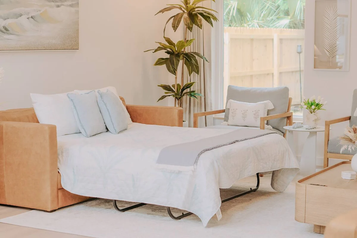 La Costa — A Modern Coastal Retreat with a Putting Green #49