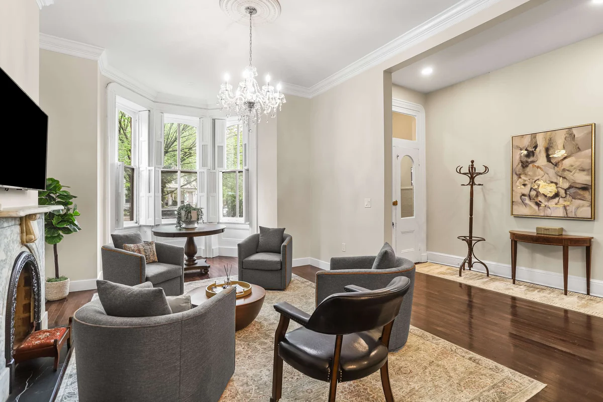 Home in District of Columbia property photo 5