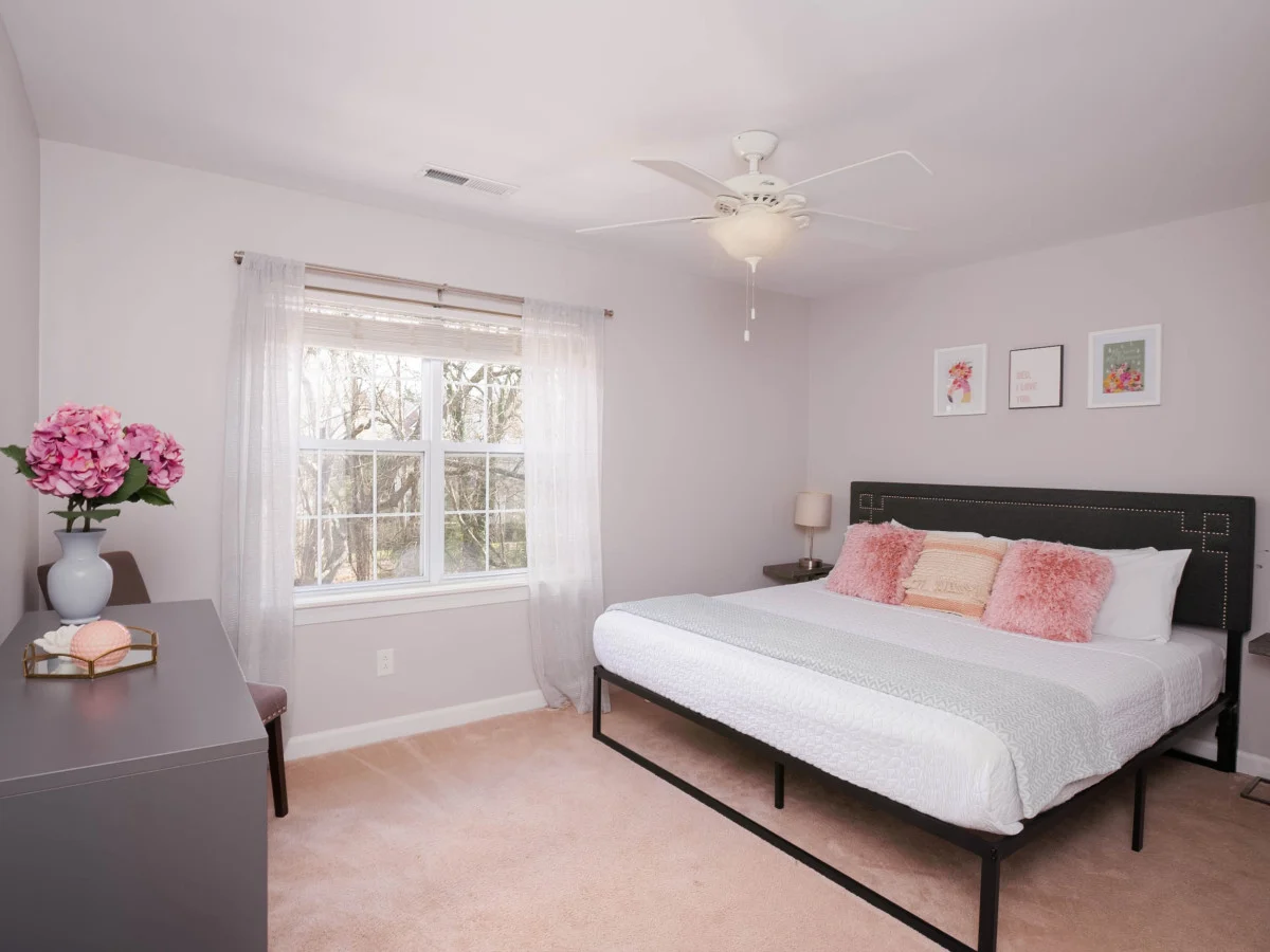 Bedroom 6 image 1