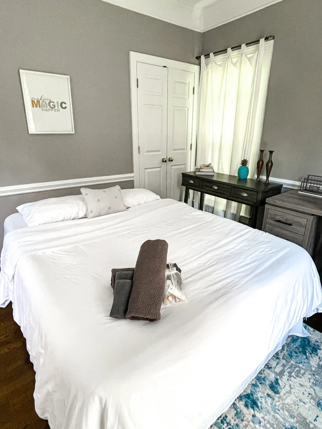 Bedroom 8 image 1