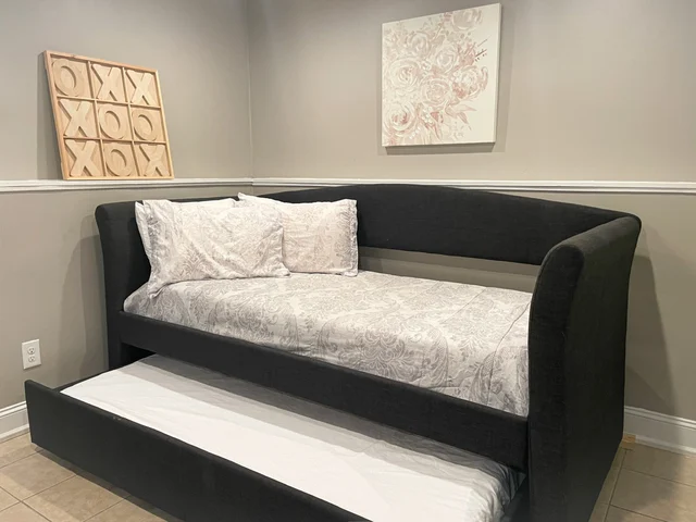 Bedroom 1 image 1