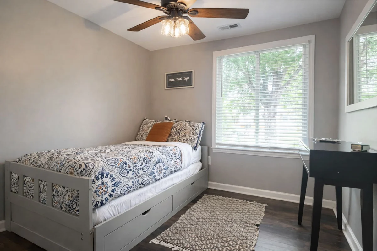 Bedroom 5 image 1