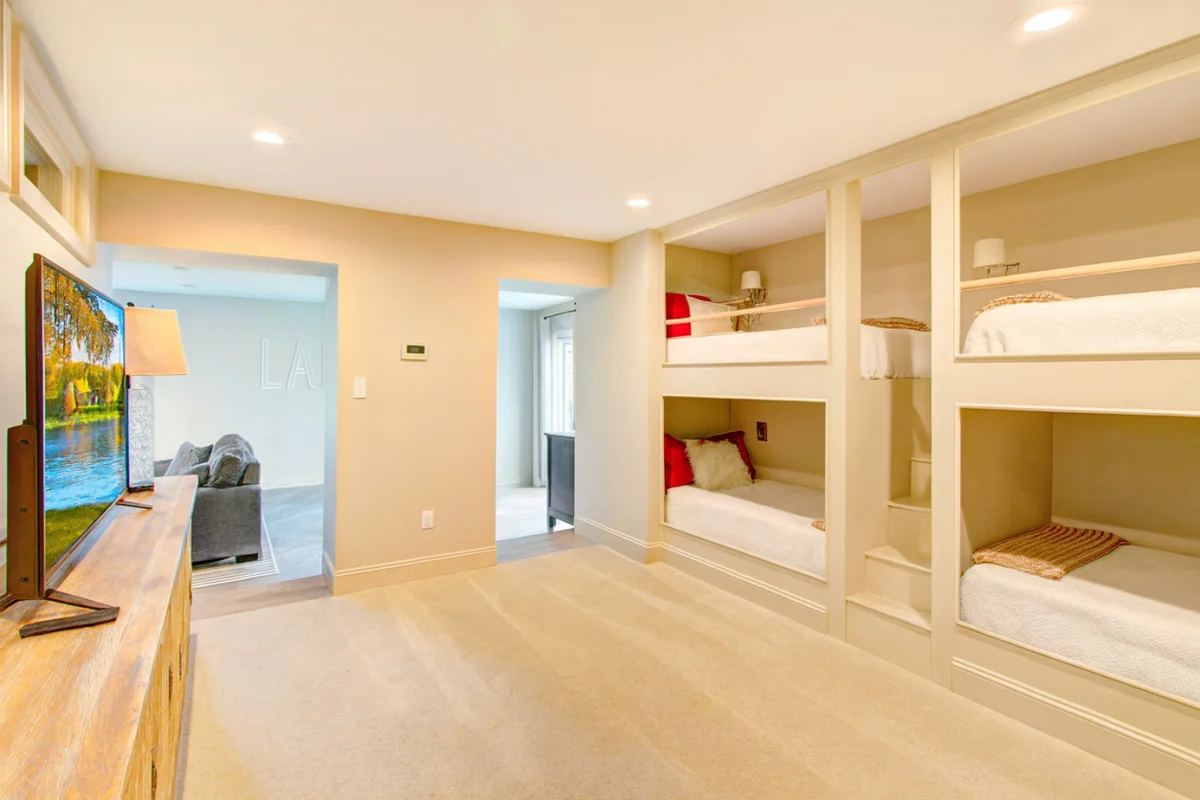 Bedroom 1 image 1