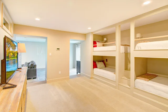 Bedroom 1 image 1