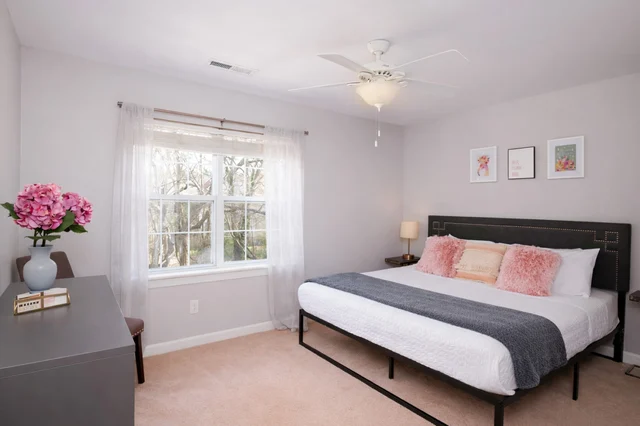 Bedroom 1 image 1
