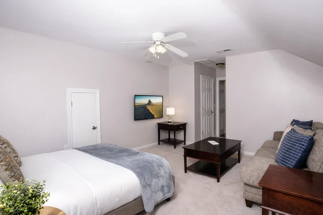 Bedroom 5 image 1