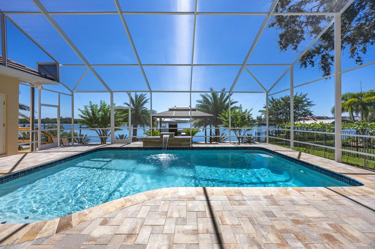 Home in Apollo Beach property photo 2