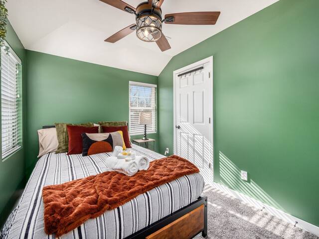 Bedroom 3 image 1