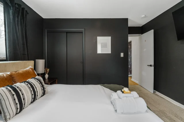 Bedroom 5 image 1