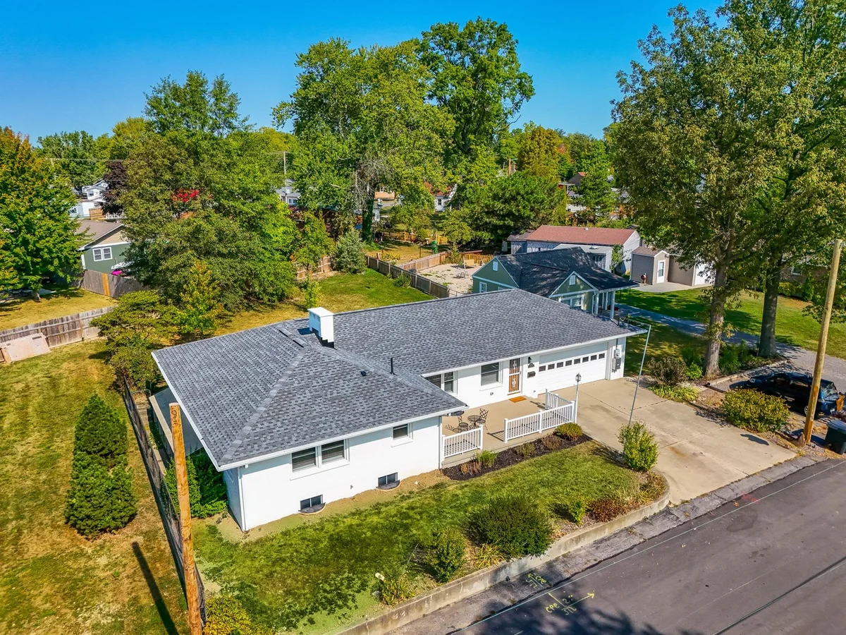Home in Lakeview property photo 2