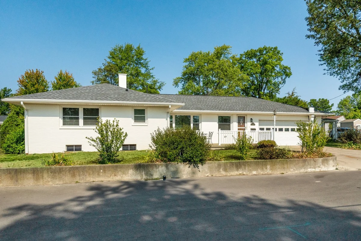 Home in Lakeview property photo 4