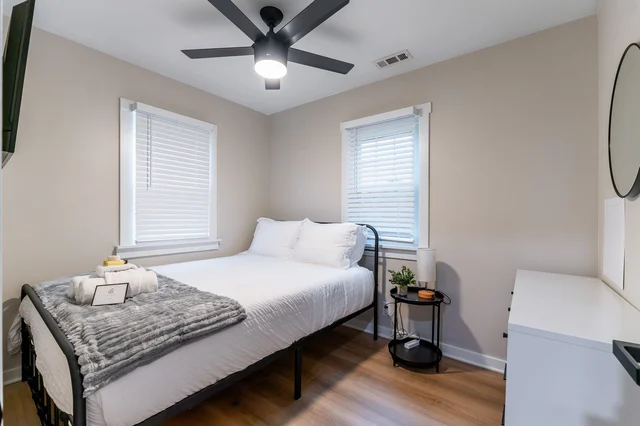 Bedroom 5 image 1
