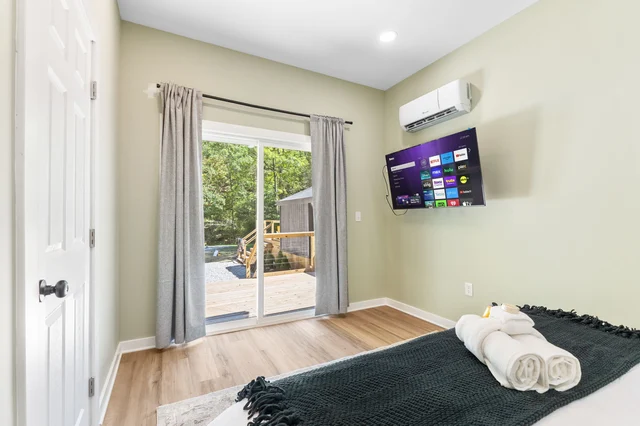 Bedroom 4 image 1