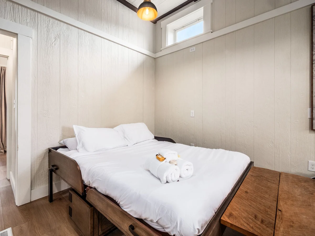 Bedroom 1 image 1