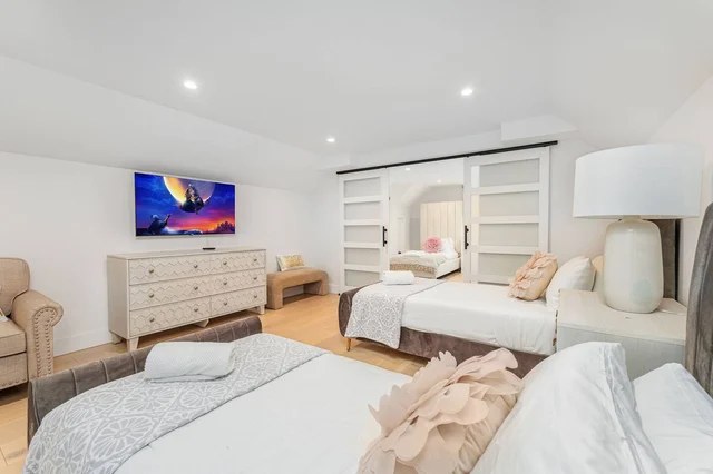 BEDROOM image 1