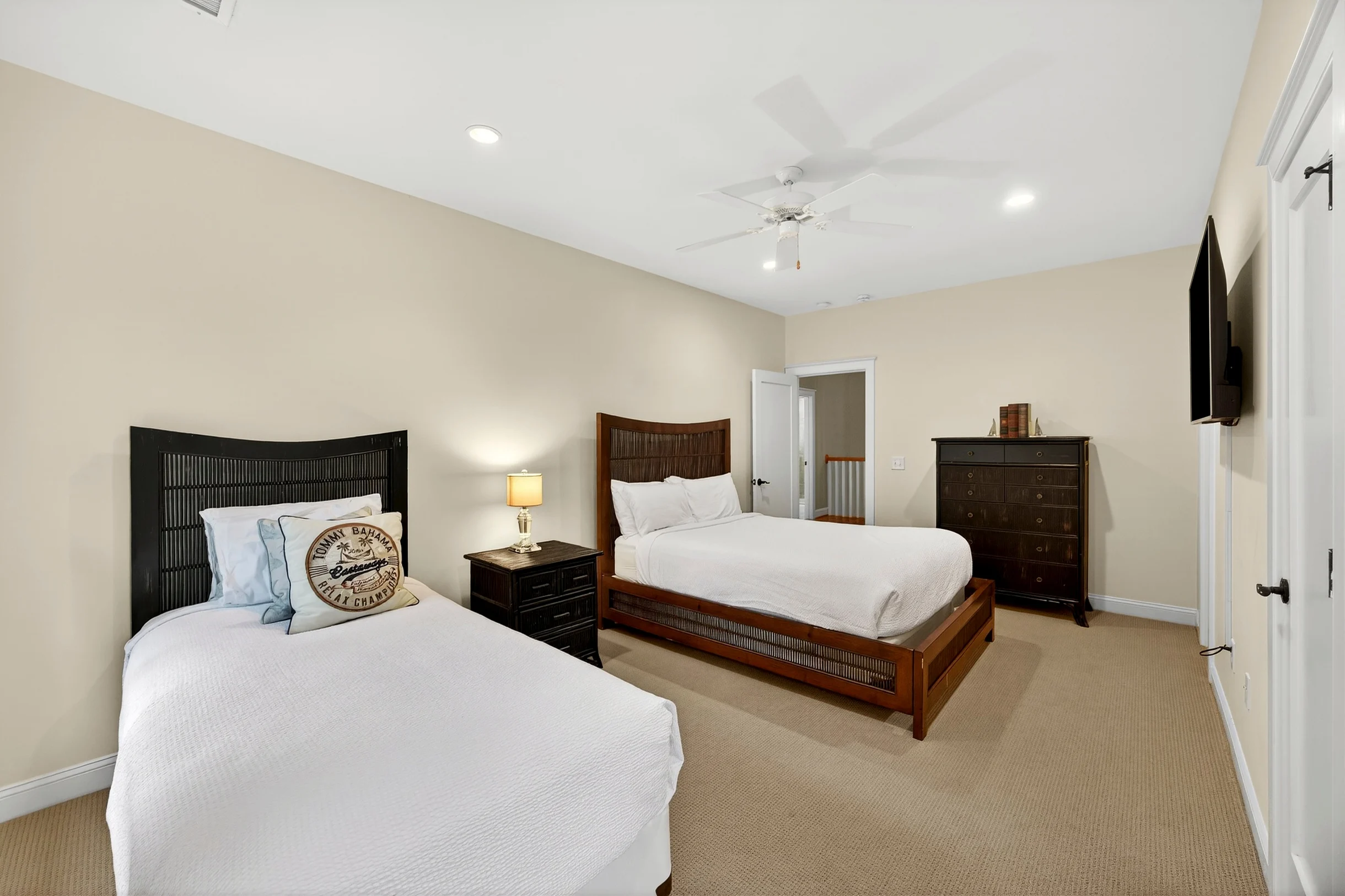 BERK37: 37 Berkshire Hall #123