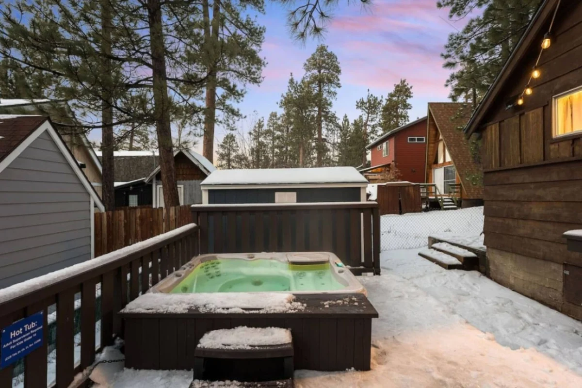 Dream Catcher| Modern Rustic, Hot Tub & EV #133