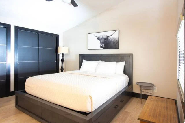 BEDROOM image 1