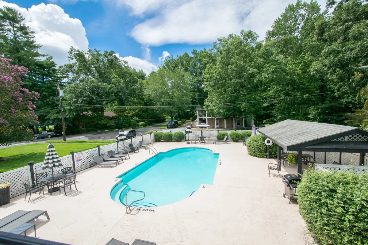 Condo in Flat Rock property photo 3