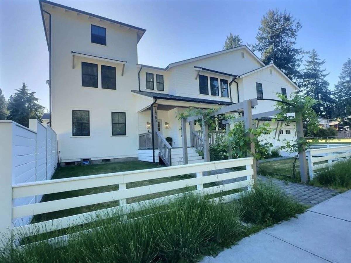 Townhome in Shoreline property photo 2