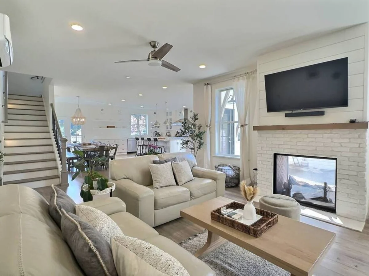 Townhome in Shoreline property photo 4