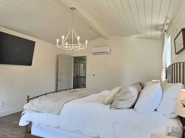 BEDROOM image 1
