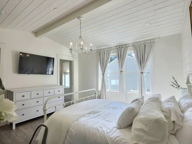 BEDROOM image 1