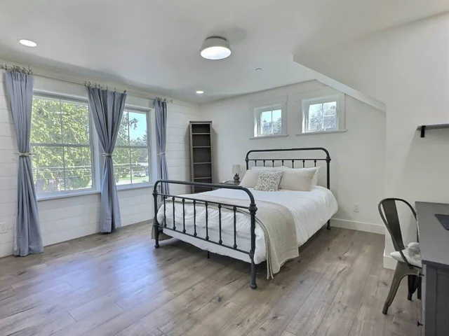 BEDROOM image 1