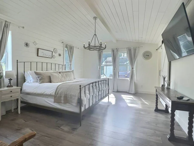 BEDROOM image 1
