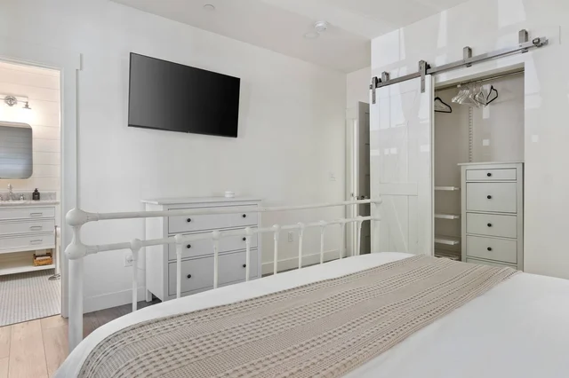 BEDROOM image 1