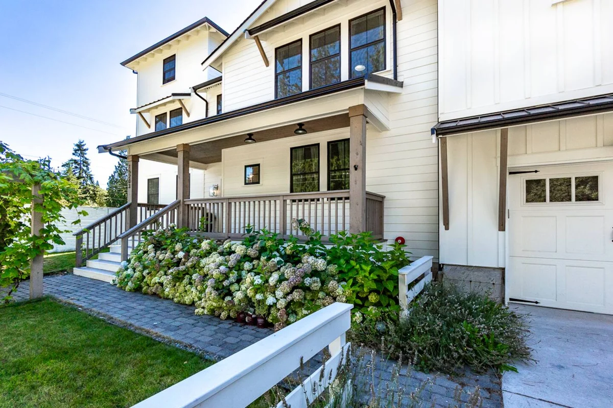 Home in Shoreline property photo 2