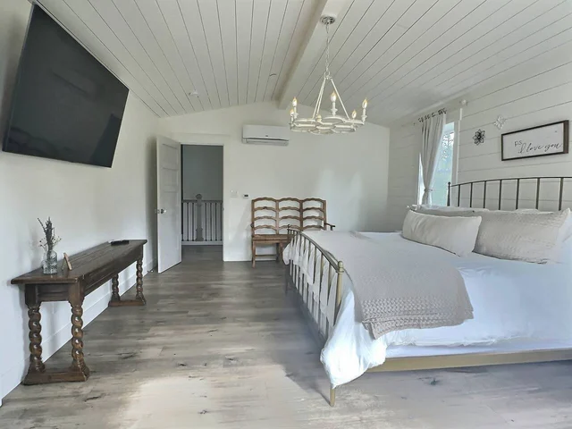 BEDROOM image 1