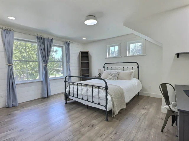 BEDROOM image 1