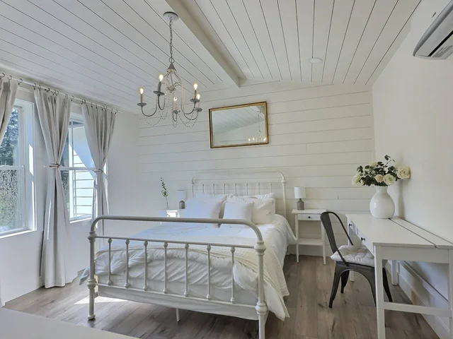 BEDROOM image 1