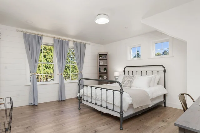 BEDROOM image 1