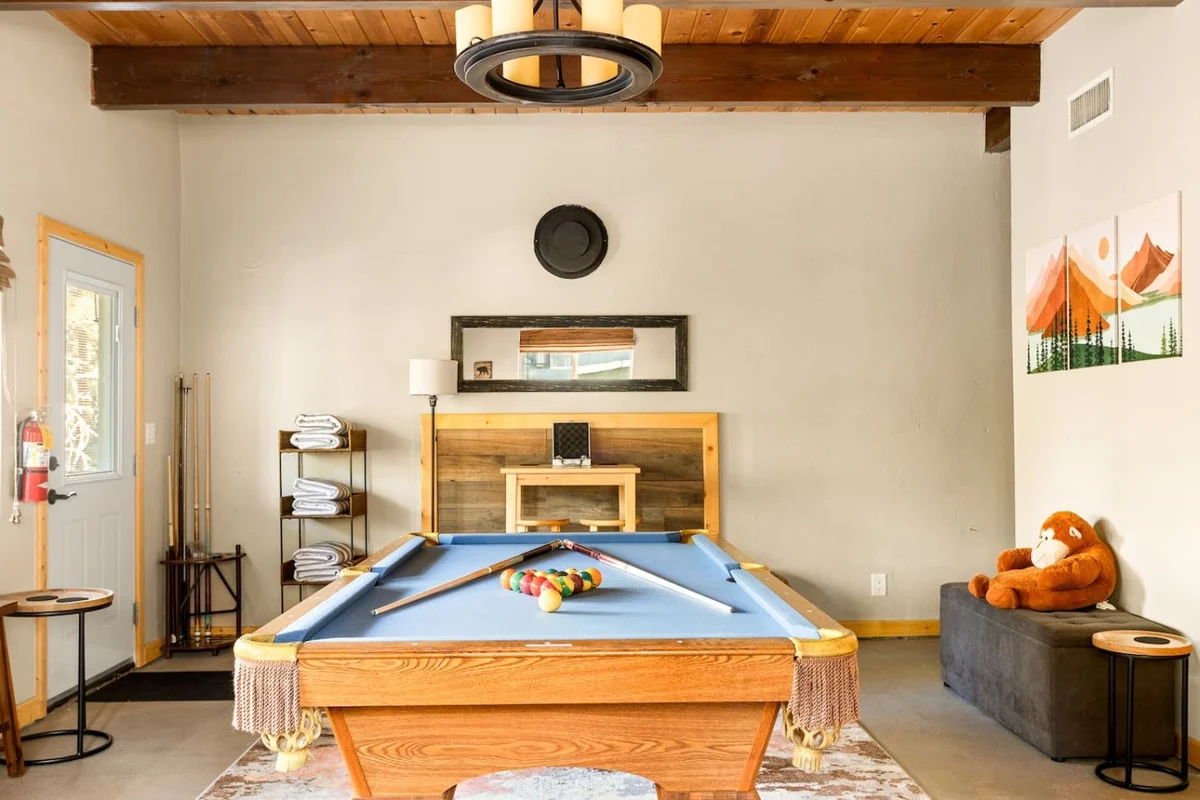 Four Seasons 4 BR Cabin, Views, Games & Hot Tub #61