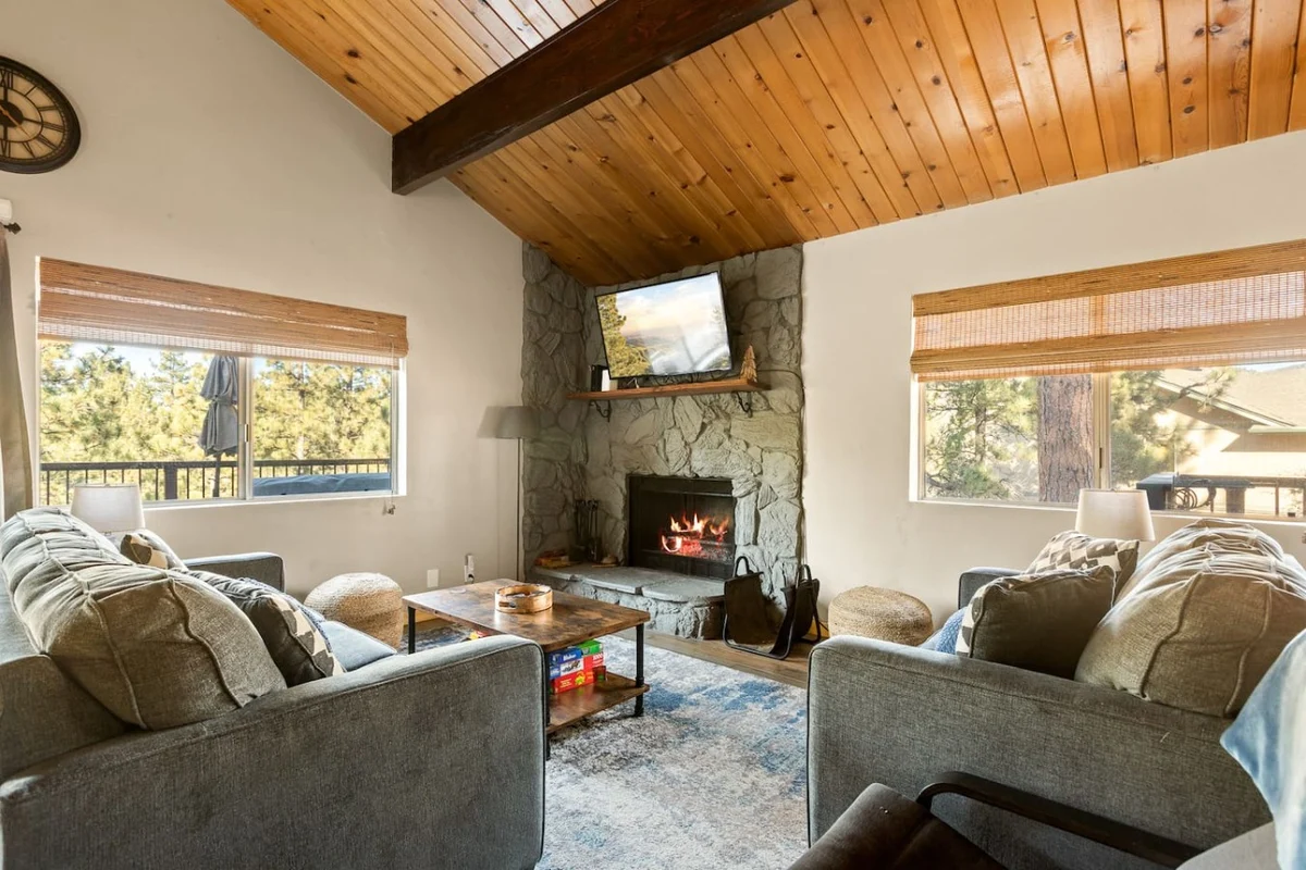 Four Seasons 4 BR Cabin, Views, Games & Hot Tub #52