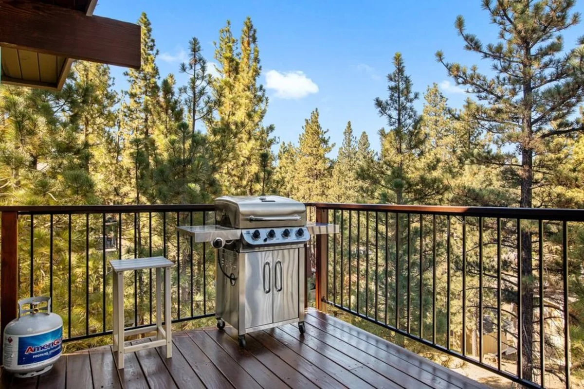 Four Seasons 4 BR Cabin, Views, Games & Hot Tub #42